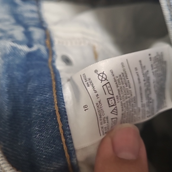 OLD NAVY - Extra High Waist Jean Short - Picture 3 of 7